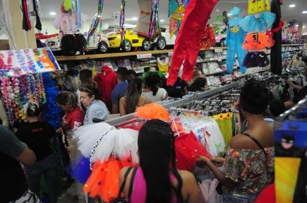 As vendas do comércio varejista no País registraram alta de 2,3% no ano passado (Foto: Diane Sampaio/Folhabv)