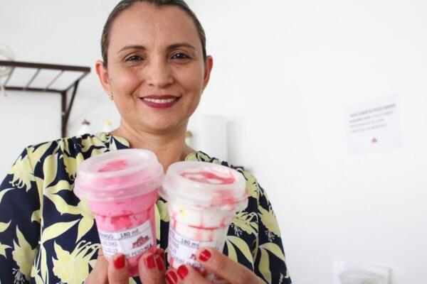 A gerente administrativa e financeira Vanésia Wanderley Montanha é roraimense e uma das criadoras da empresa ‘Sorvetes Caribe’, focada na venda de produtos tracionais e premium (Foto: Priscilla Torres/Folha BV)