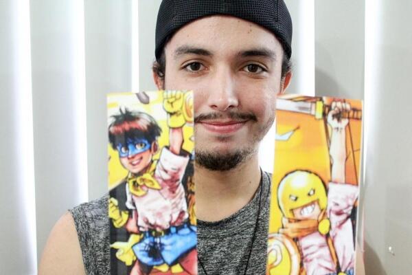 O jovem divulga seus desenhos por meio de sua página no instagram @rhafaporto (Foto: Priscilla Torres/Folhabv)