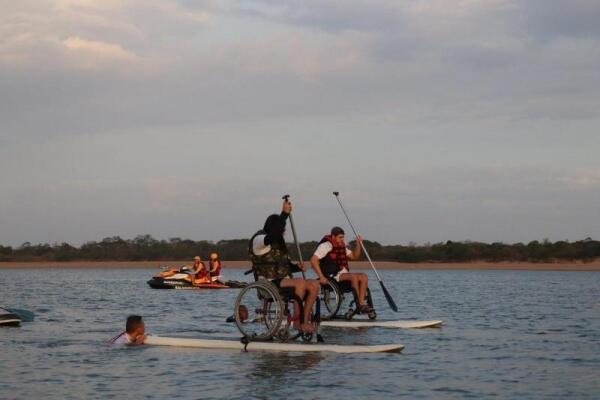 O desafio ocorreu no sábado (22), o grupo praticou o stand up paddle (SUP) adaptado (Fotos e Vídeos: Victor Matheus)