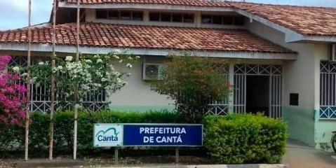 Chefe de gabinete da prefeitura, Esdriana de Jesus, afirmou que município já está ressarcindo os concurseiros que entraram com ação comprovando pagamento da inscrição (Foto: Divulgação)