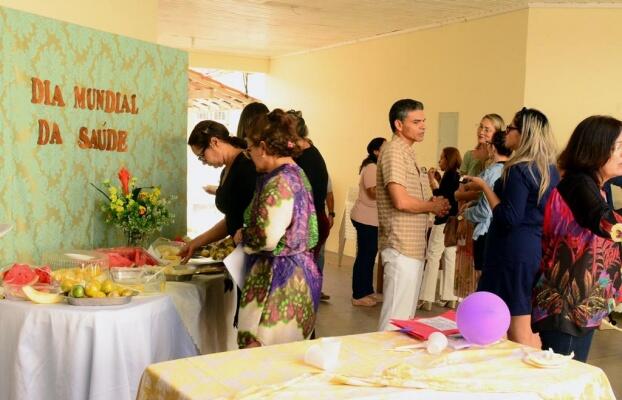 Evento reuniu servidores públicos da saúde com realização de palestras e oferta de mesa com café da manhã saudável (Foto: Nilzete Franco/FolhaBV)