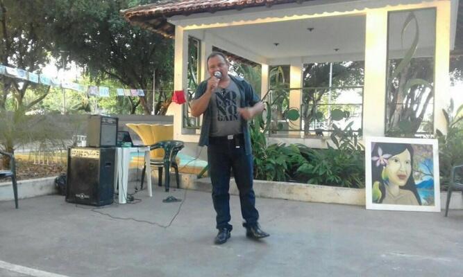 Poesias declamadas em praça pública, música, voz e violão fazem parte da programação (Foto: Arquivo pessoal)
