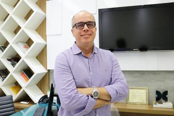 Para o médico Alex Jardim, isso ocorre pois muitos adolescentes pensam que a doença não é tão grave (Foto: TV FOLHA)