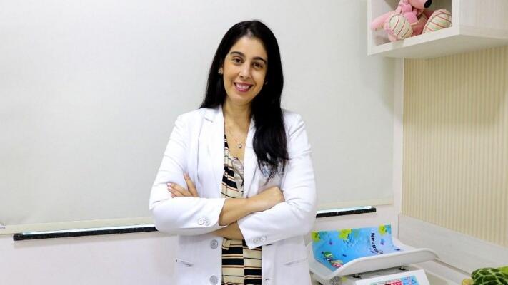 A pediatra Ana Carolina Brito explica a diferença do resfriado, gripe e H1N1 (Foto: Neia Dutra)