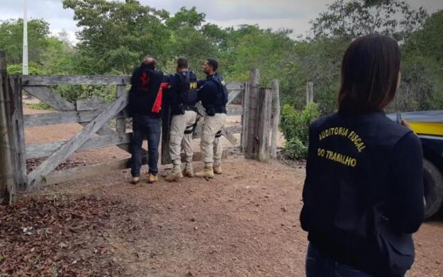 Fiscais foram até o local onde casal de imigrantes era mantido em regime de escravidão (Foto: Divulgação/Ministério da Economia)
