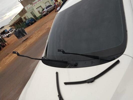 O jornalista teve que pagar aproximadamente R$ 100 para repor limpadores de vidro furtados por criminoso (Foto: Arquivo Pessoal/Tércio Neto)