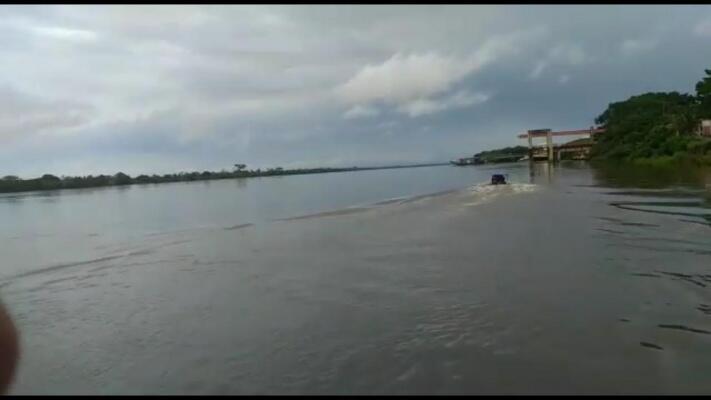 Imagens mostram momento que embarcação com Lenir Rodrigues saía em direção ao Baixo Rio Branco (Foto: Divulgação)