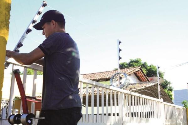 Cercas elétricas, concertinas e câmeras de segurança são cada vez mais comuns em casas de Boa Vista(Foto: Nilzete Franco/FolhaBV)