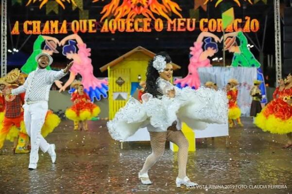 Seis grupos juninos se apresentaram na noite dessa quarta-feira (19). (Foto: Semuc)