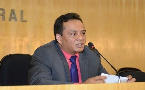 O procurador Paulo Sousa lembrando que o MPC poderá entrar com medidas caso as recomendações não sejam acatadas (Foto: Arquivo Folha BV)