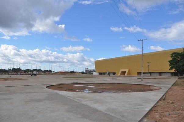As obras do estádio foram iniciadas para que o espaço fosse sub-sede da Copa do Mundo de 2014, o que nunca ocorreu. (Foto: Diane Sampaio/FolhaWeb)