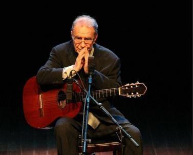 O cantor João Gilberto havia completado 88 anos em junho deste ano (Foto: EFE/Marcos Hermes)
