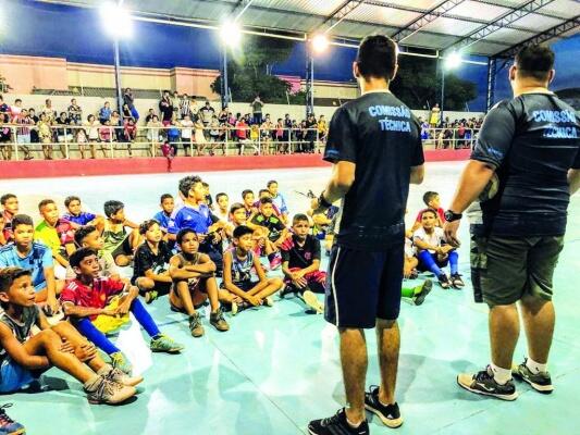 Peneira será com garotos nascidos nos anos de 2002 e 2003 (Foto: Divulgação)