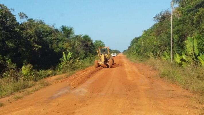 A rodovia BR-319 está atualmente precisando de asfalto e o governo federal prometeu melhorias (Foto: Remídio Monai)