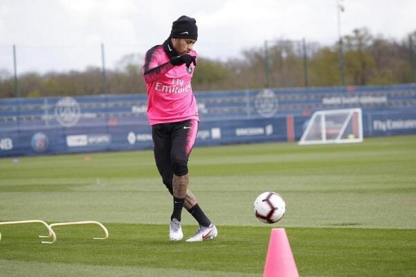 Neymar segue treinando no PSG enquanto não define seu futuro - Crédito - Facebook
