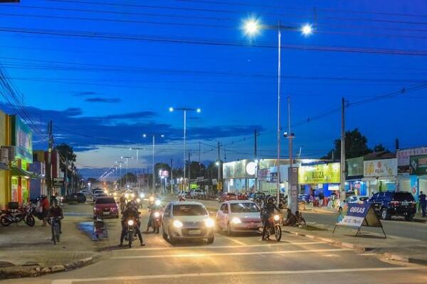A nova iluminação é mais econômica e eficiente, segundo informou a Prefeitura (Foto: Semuc PMBV)