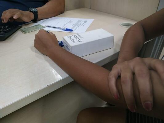 A vítima compareceu até a Central de Flagrantes para fazer o registro da ocorrência (Foto: Aldenio Soares)