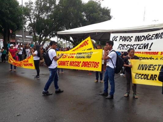 A concentração dos manifestantes ocorreu na Praça do Centro Cívico (Foto:Antonio Sousa/Rádio Folha)