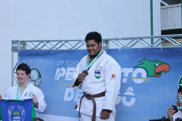A conquista do ouro de Didie Ladislau foi pelo 51º Torneio Periquito de Judô (Foto: Arquivo Pessoal/Sasso)