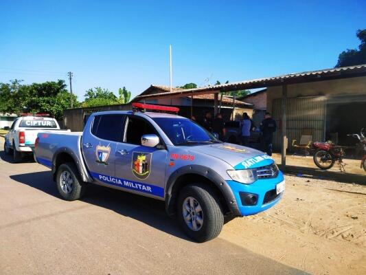 A PM esteve na borracharia para coletar informações que possam ajudar na prisão dos suspeitos (Foto: Aldenio Soares)