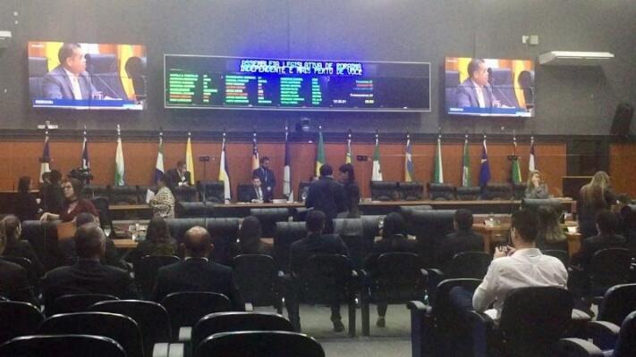 Mesa Diretora negou pedido de inclusão e parlamentares da Base saíram da sessão em protesto (Foto: Paola Carvalho)