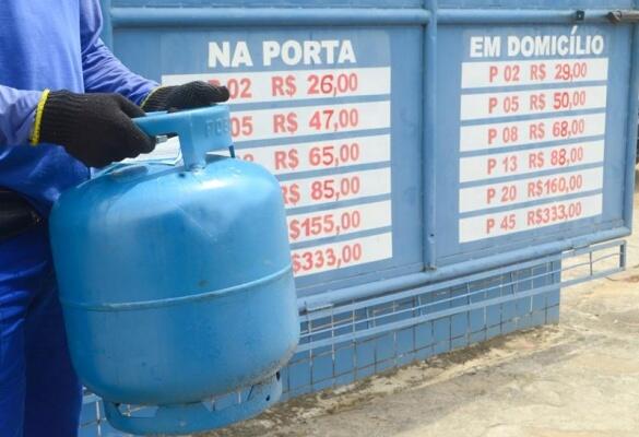 Reajuste pode variar entre R$2 e R$ 4 na retirada; valores para entrega geralmente custam R$ 1 ou R$ 2 a mais (Foto: Nilzete Franco/FolhaBV)