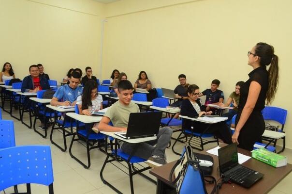 O curso tem somente neste semestre 260 alunos matriculados (Foto: Diane Sampaio e Nilzete Franco/ Folha BV)