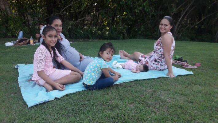 O ambiente é frequentado por um público diversificado que vai desde amigos em rodas de músicas e famílias fazendo piqueniques (Foto: Dina Vieira/ FolhaBV)