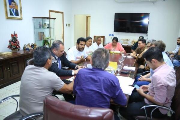 Uma comissão se reuniu com o governo do Estado no fim da tarde dessa quinta-feira, 26, para discutir a pauta de reivindicações da categoria grevista (Foto: Ederson Brito/SecomRR)
