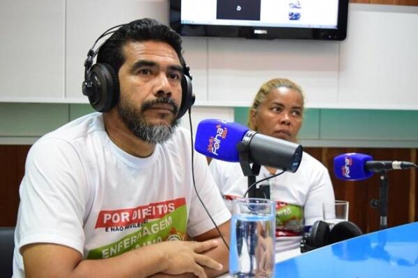 O Jornal da 100.3 FM é apresentado pelos jornalistas Débora Cavalcante e Natanael Vieira (Foto: Arquivo FolhaBV)