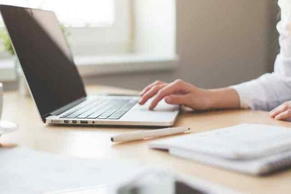 As vantagens dos cursos de férias são a praticidade e comodidade de ser 100% digital. (Foto: Reprodução)