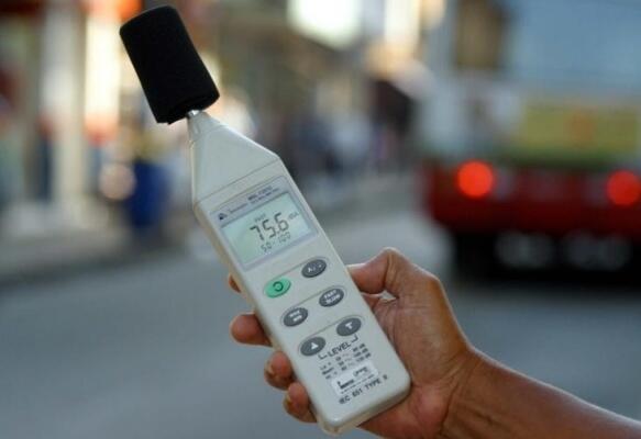 O volume de som automotivo permitido em locais abertos é de até 85 decibéis (Foto: Pesquisa Internet)
