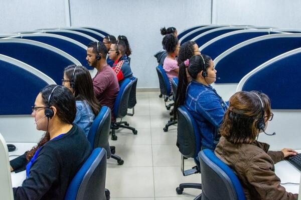 O atendimento inicial das matrículas é feito pelo Call Center da prefeitura (Foto: Divulgação)
