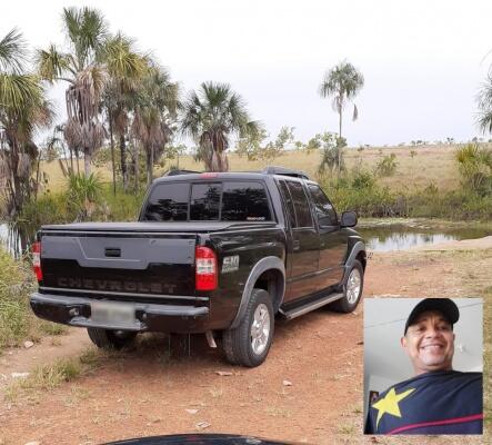 O corpo de Rubenir Ferreira estava dentro da picape Chevrolet/S-10 (Foto: Divulgação)