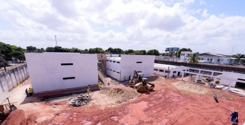 O governador Antonio Denarium visitou a obra da Cadeia Pública (Fotos: SECOM)