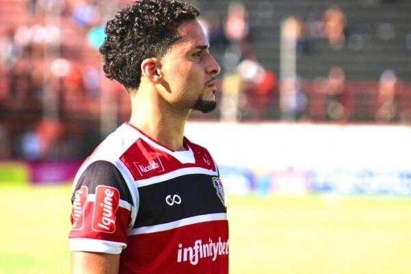 Jogador foi o camisa 10 do Coral na Copinha (Foto: Lolearts)