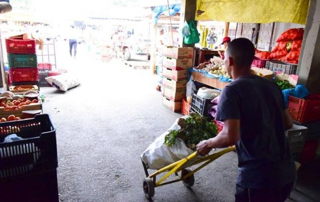 Uma recontagem está sendo realizada pela Seapa para que nenhum feirante fique de fora (Foto: Diane Sampaio/FolhaBV)