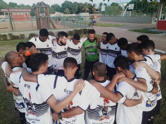 Treinos de parte física ocorreram na Praça Cabos e Soldados (Foto: Divulgação)
