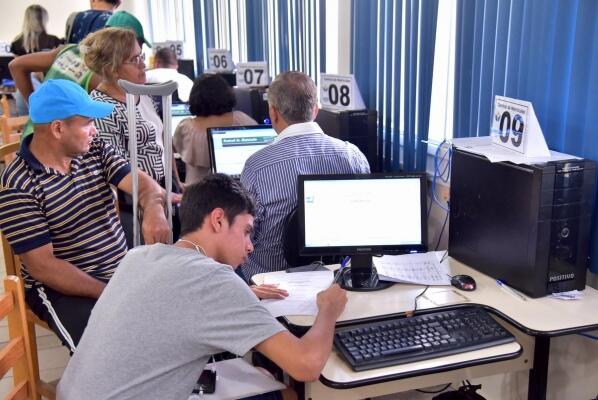 Os alunos que tiverem interesse devem procurar a central de matrículas para começarem a estudar (Foto: Secom Seed)