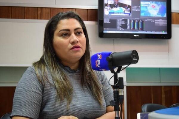 A coordenadora do Chame, Elizabete Brito foi a entrevistada do Jornal da 100.3 (Foto: Diane Sampaio/FolhaBV))