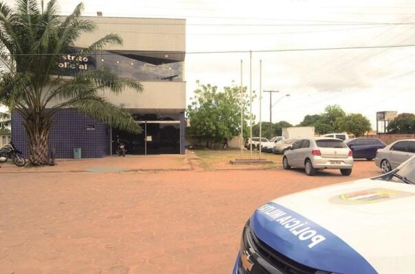 O rapaz foi conduzido ao 5º DP após o flagrante (Foto: Nilzete Franco/FolhaBV )