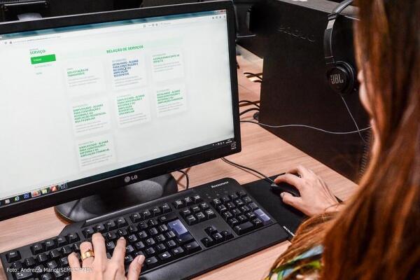 O solicitante é cadastrado no sistema e entrega os documentos na Secretaria de Finanças (Foto: Divulgação)