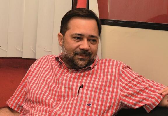Vanderlei Santana, presidente do Rotary Club de Boa Vista, recebeu um prêmio por coordenar uma ação humanitária para imigrantes venezuelanos (Foto: Nilzete Franco/FolhaBV)