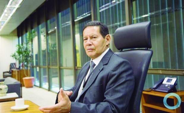 Previsão é que General Hamilton Mourão venha ao Estado para verificar questão migratória (Fotos: Agência Brasil)