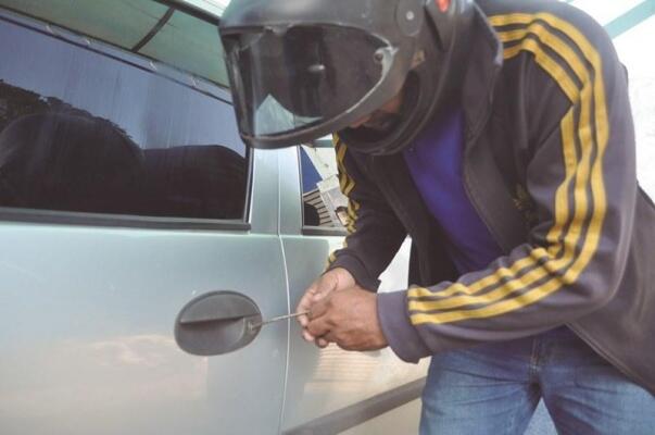 O carro foi furtado em uma casa no bairro Cidade Satélite (Foto: Diane Sampaio/Ilustrativa/FolhaBV)
