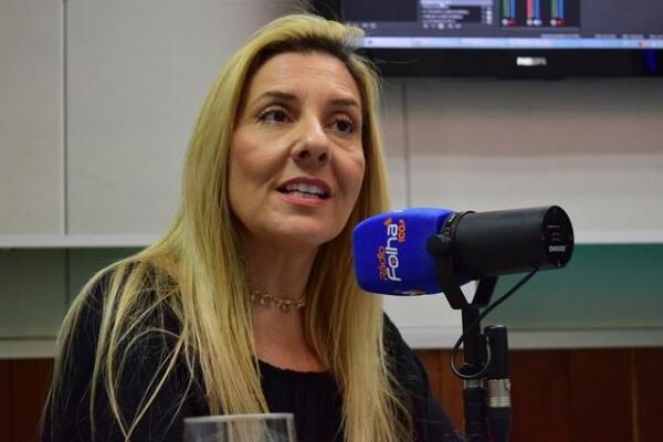 A diretora da Escolegis Cristina Melo foi a entrevistada do Jornal da 100.3 (Foto: Diane Sampaio)