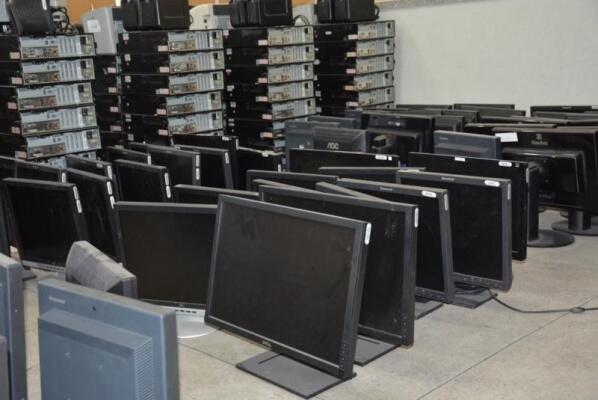 São mais de 500 itens, incluindo computadores, monitores e impressoras