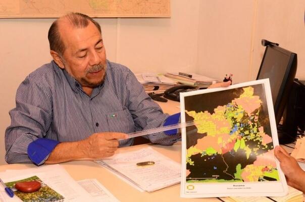 O gerente regional da ANM, Ademir Junes dos Santos, mostrando onde estão concentradas todas as requisições (Foto: Nilzete Franco/Folha BV)