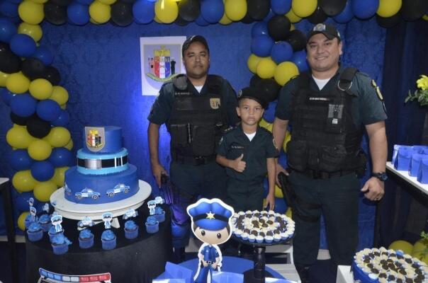 Para o pequeno Davi Carvalho, de cinco anos, seus maiores heróis são os Policiais Militares